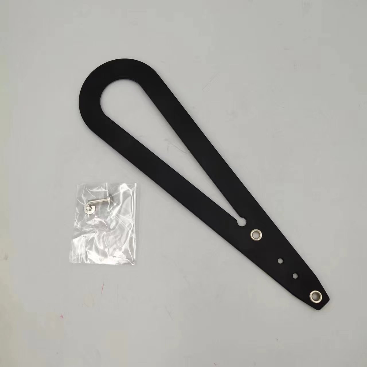 Groom Glory Adjustable Pet Door Holder Latch